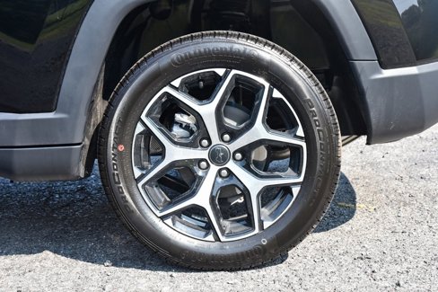 New 2025 Jeep Compass Limited w/ Sun and Sound Group image 16