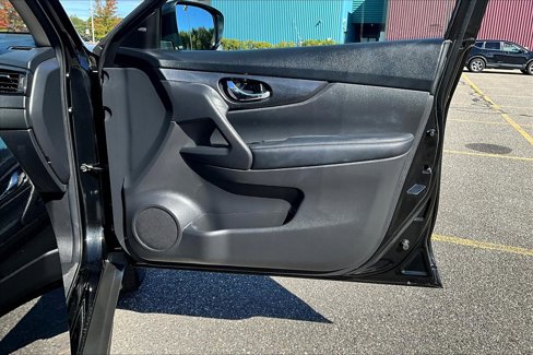 Used 2018 Nissan Rogue S image 18