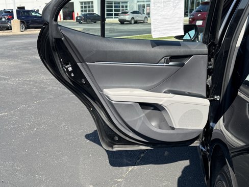 Used 2019 Toyota Camry LE image 19