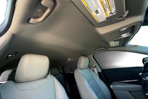 Used 2020 Cadillac XT4 Luxury w/ Cold Weather Package image 17