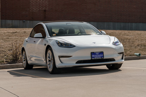 Used 2023 Tesla Model 3 Standard Range image 1