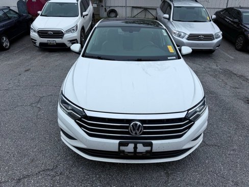Used 2019 Volkswagen Jetta SE image 2