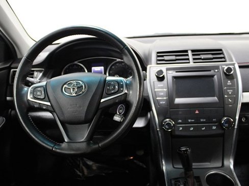 Used 2016 Toyota Camry SE image 12