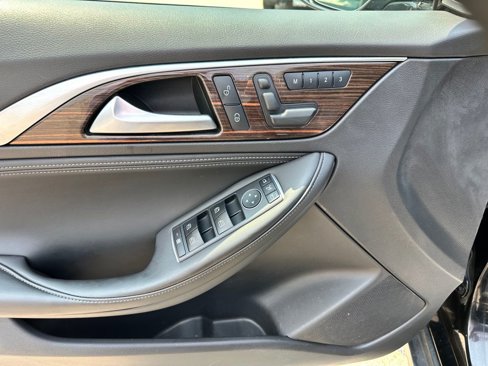 Used 2017 INFINITI QX30 Premium w/ Navigation Package image 13