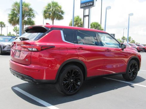 Used 2023 Mitsubishi Outlander SE image 5