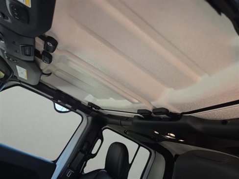 Used 2020 Jeep Gladiator Overland image 16