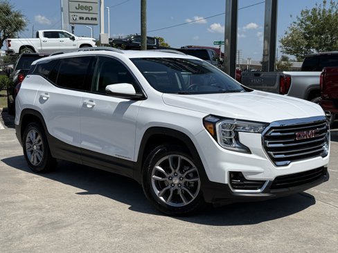 Used 2024 GMC Terrain SLT image 2