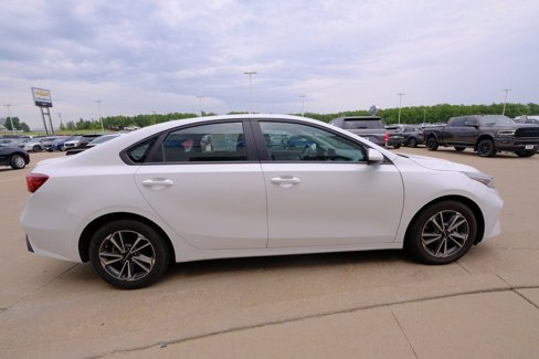Used 2023 Kia Forte LXS image 9
