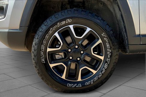 Used 2020 Jeep Compass Trailhawk image 10