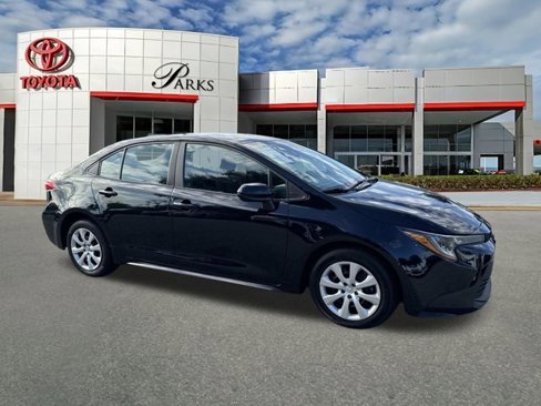Used 2023 Toyota Corolla LE image 1
