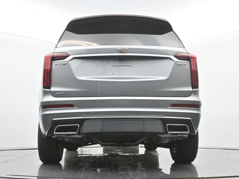 New 2025 Cadillac XT6 Luxury image 18