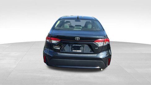 Used 2021 Toyota Corolla LE image 6
