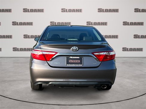 Used 2017 Toyota Camry SE image 4