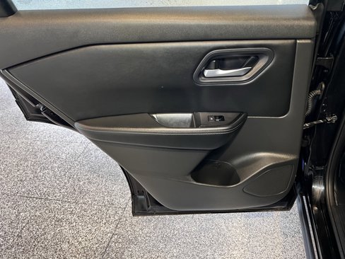 Used 2024 Nissan Rogue SV image 39