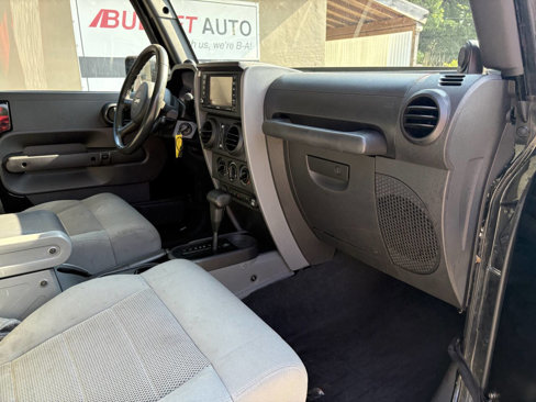 Used 2008 Jeep Wrangler Unlimited Rubicon w/ PWR Convenience Group image 28