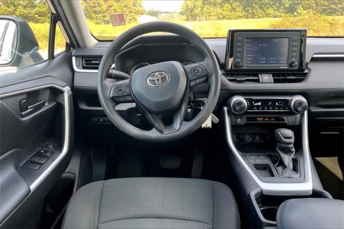 Used 2021 Toyota RAV4 LE image 6