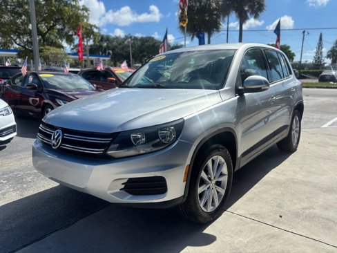 Used 2018 Volkswagen Tiguan Limited w/ Alloy Wheels Package image 8