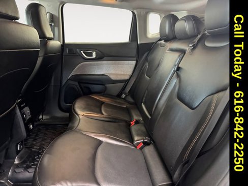 Used 2022 Jeep Compass Latitude w/ Sun and Sound Group image 16