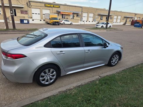 Used 2021 Toyota Corolla LE image 2