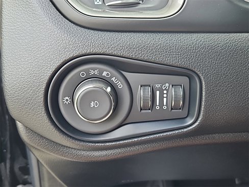 Used 2022 Jeep Renegade Latitude image 18