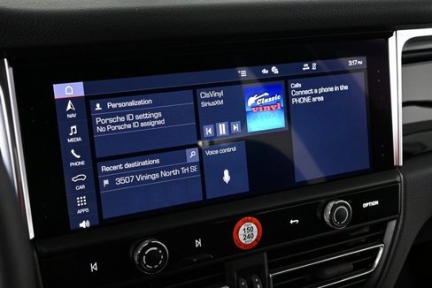 Certified 2025 Porsche Macan image 14