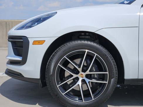 Certified 2024 Porsche Macan image 16