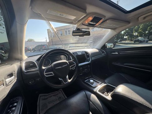 Used 2019 Chrysler 300 Limited image 11