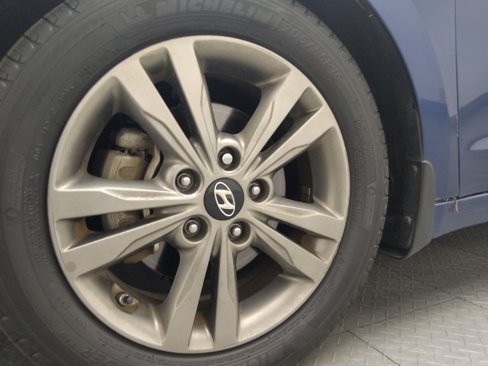 Used 2017 Hyundai Elantra SE image 31