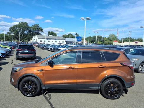Used 2017 Ford Escape SE w/ Equipment Group 201A image 2