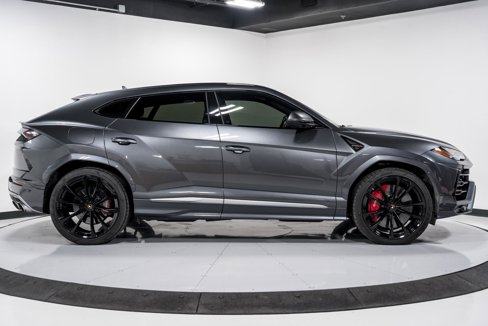Used 2020 Lamborghini Urus image 2