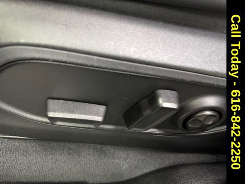 Used 2023 Jeep Grand Cherokee Limited image 23