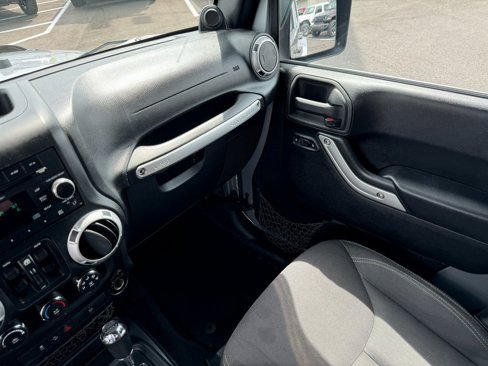 Used 2013 Jeep Wrangler Unlimited Sahara w/ Connectivity Group image 29