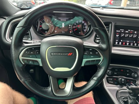 Used 2019 Dodge Challenger SXT w/ Blacktop Package image 9