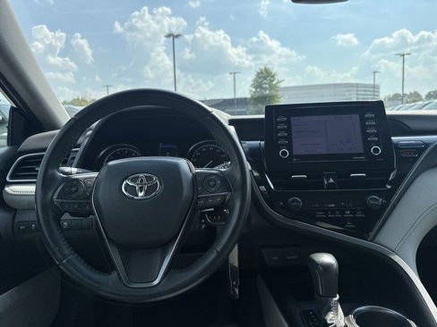 Used 2022 Toyota Camry SE image 12