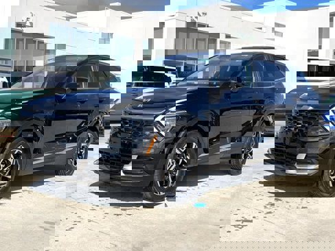Used 2024 Kia Sportage LX image 3