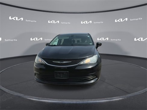 Used 2017 Chrysler Pacifica LX image 5