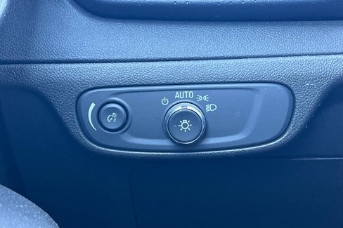 Certified 2022 Chevrolet Bolt EUV Premier w/ Sun & Sound Package image 40