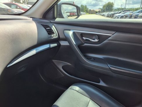 Used 2016 Nissan Altima 2.5 SL w/ 2.5 Technology Package image 8