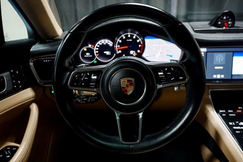 Used 2018 Porsche Panamera image 35