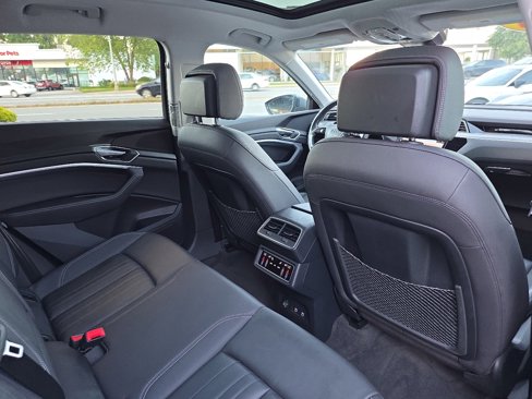 Used 2021 Audi e-tron Premium w/ Convenience Plus Package image 50