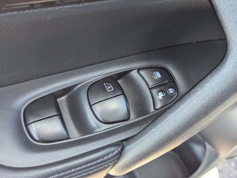 Used 2020 Nissan Rogue S image 22