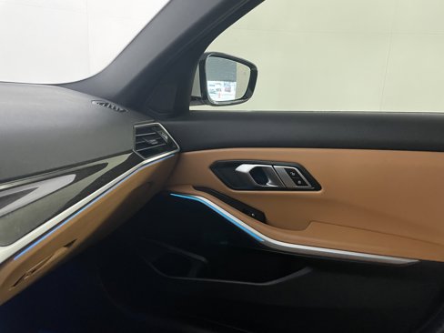 Used 2023 BMW 330i Sedan w/ Premium Package image 12