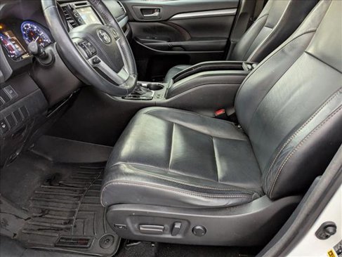Used 2016 Toyota Highlander XLE image 12