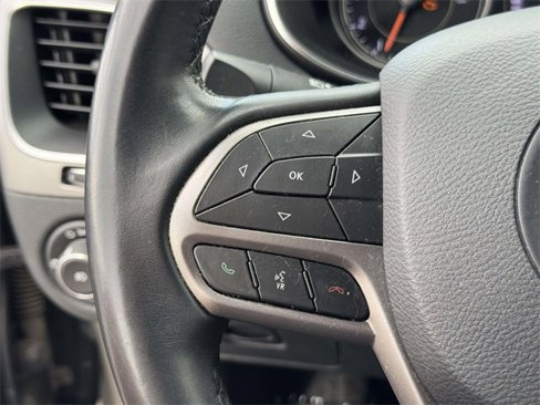 Used 2019 Jeep Cherokee Latitude Plus w/ Comfort/Convenience Group image 8