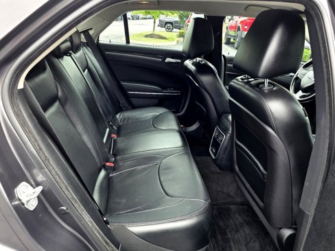 Used 2016 Chrysler 300 Limited image 39