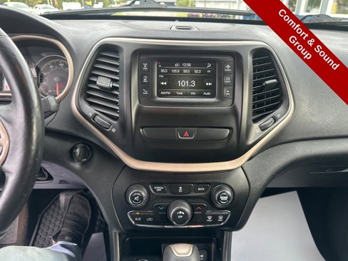 Used 2017 Jeep Cherokee Latitude w/ Cold Weather Group image 22