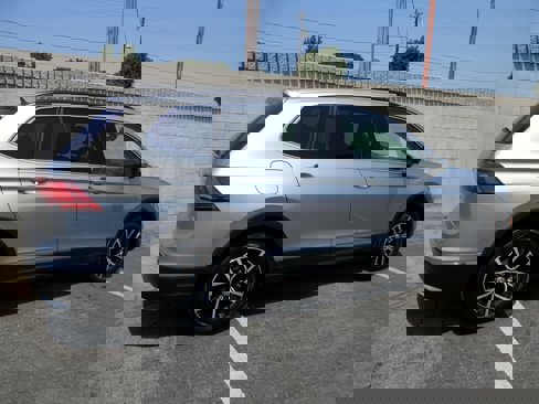 Used 2021 Volkswagen Tiguan SE w/ Panoramic Sunroof Package image 6