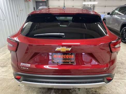 Used 2025 Chevrolet Trax LT w/ LT Convenience Package image 8