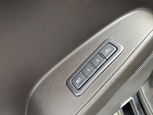 Used 2015 Chevrolet Suburban LT image 15