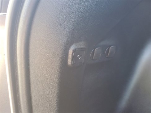 Used 2022 Jeep Cherokee Limited image 8